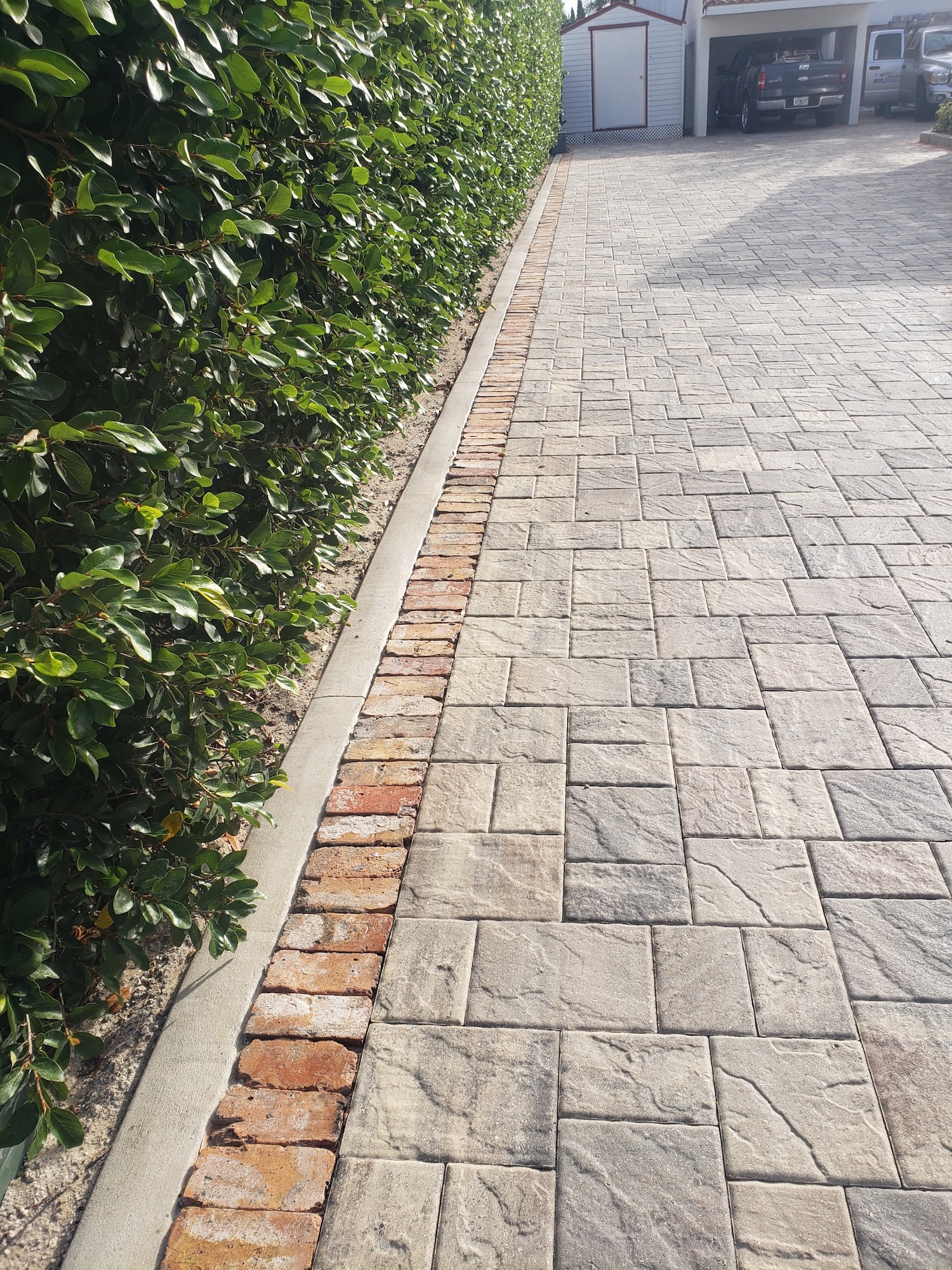 Booths Cobblestones | Central Florida's #1 Hardscape Contractor | 2 Curbs